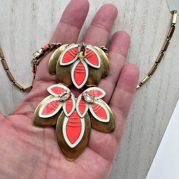 Stella & Dot Necklace 30" Gold Tone Coral Orange White Enamel Trifoil Pendant - Picture 4 of 8